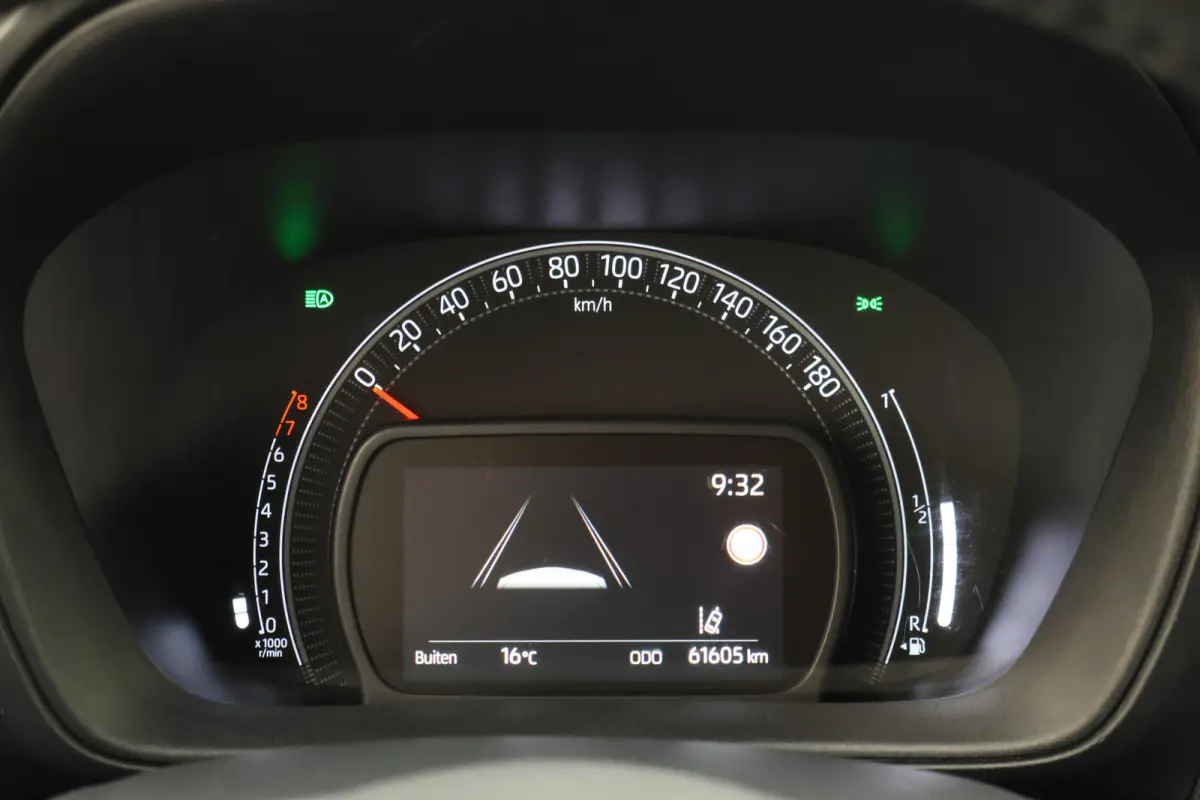 1.0 VVT-i MT Play Camera, Airco, Cruise, Apple Carplay, Rijstrooksensor, Elektrisch Pakket