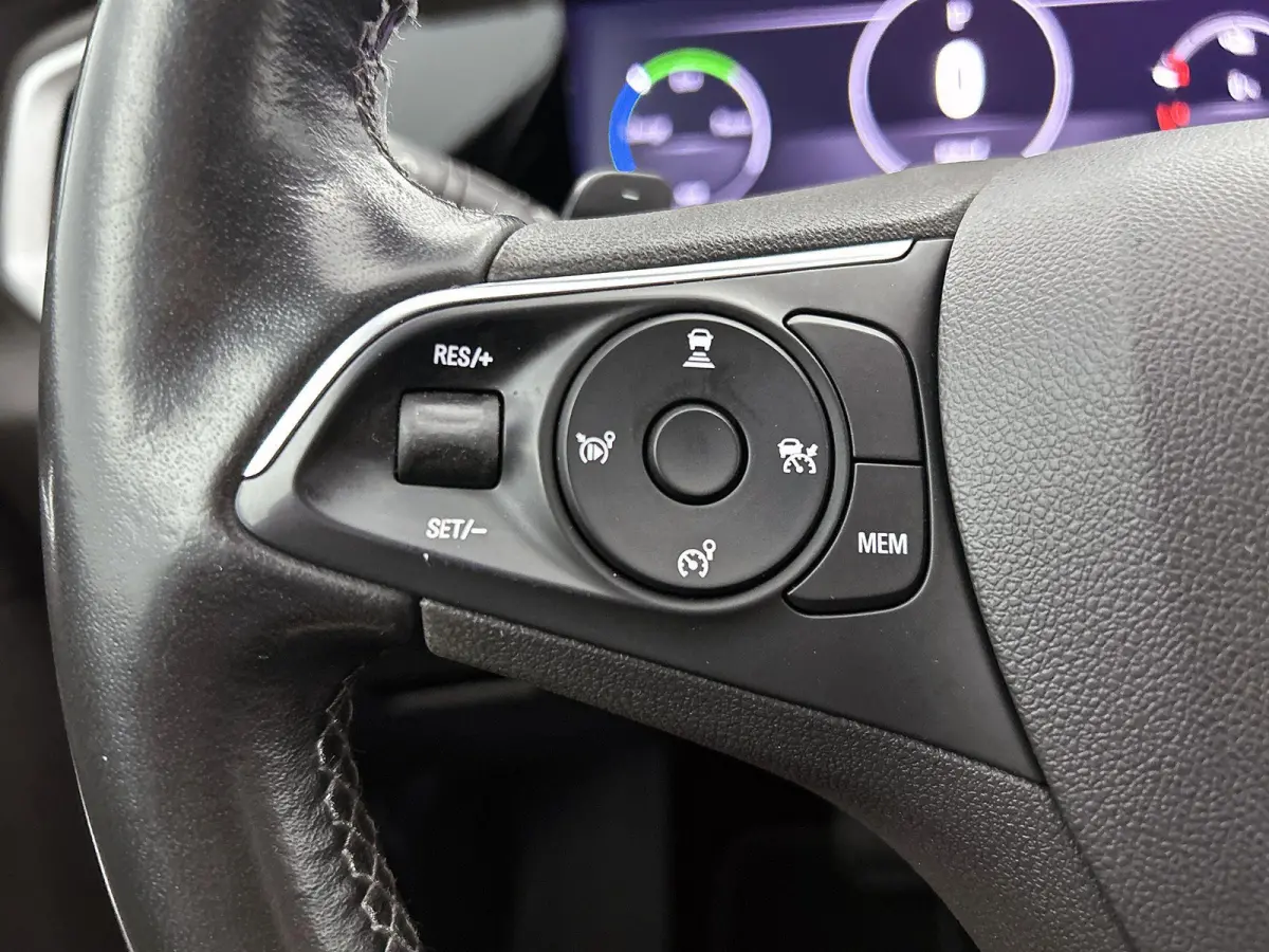 1.6 Turbo Plug-In Hybrid Ultimate 225pk Automaat | Trekhaak | Leder | Keyless | Camera | Cruise Control Adaptief | Apple Carplay/Android Auto | Dodehoek Detectie | Stoelverwarming en -verkoe