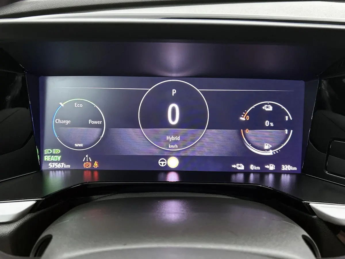 1.6 Turbo Plug-In Hybrid Ultimate 225pk Automaat | Trekhaak | Leder | Keyless | Camera | Cruise Control Adaptief | Apple Carplay/Android Auto | Dodehoek Detectie | Stoelverwarming en -verkoe