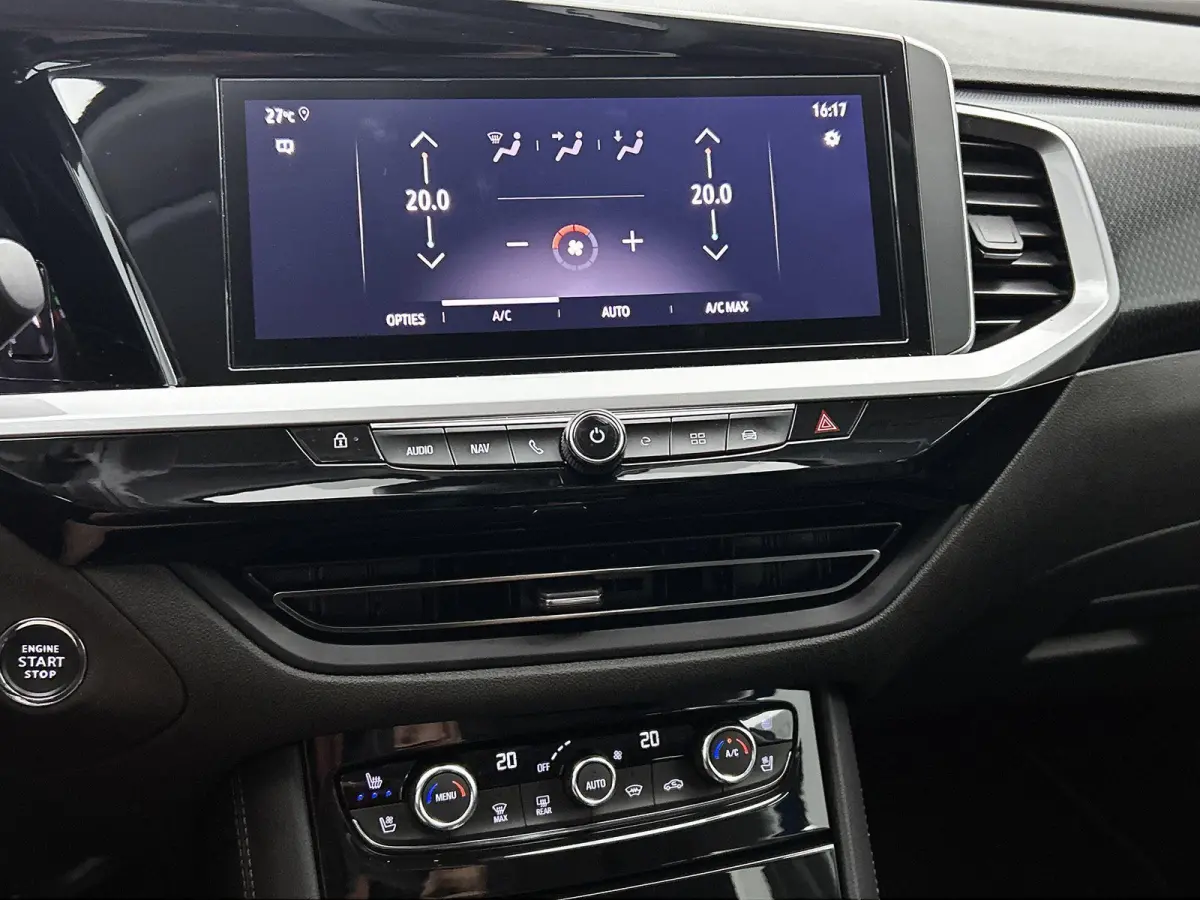 1.6 Turbo Plug-In Hybrid Ultimate 225pk Automaat | Trekhaak | Leder | Keyless | Camera | Cruise Control Adaptief | Apple Carplay/Android Auto | Dodehoek Detectie | Stoelverwarming en -verkoe
