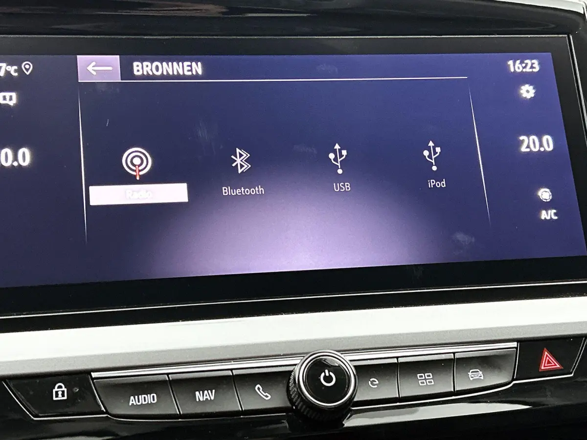 1.6 Turbo Plug-In Hybrid Ultimate 225pk Automaat | Trekhaak | Leder | Keyless | Camera | Cruise Control Adaptief | Apple Carplay/Android Auto | Dodehoek Detectie | Stoelverwarming en -verkoe
