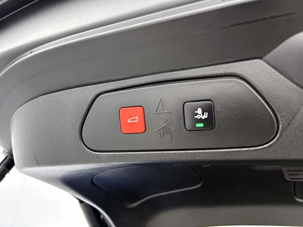 1.6 Turbo Plug-In Hybrid Ultimate 225pk Automaat | Trekhaak | Leder | Keyless | Camera | Cruise Control Adaptief | Apple Carplay/Android Auto | Dodehoek Detectie | Stoelverwarming en -verkoe