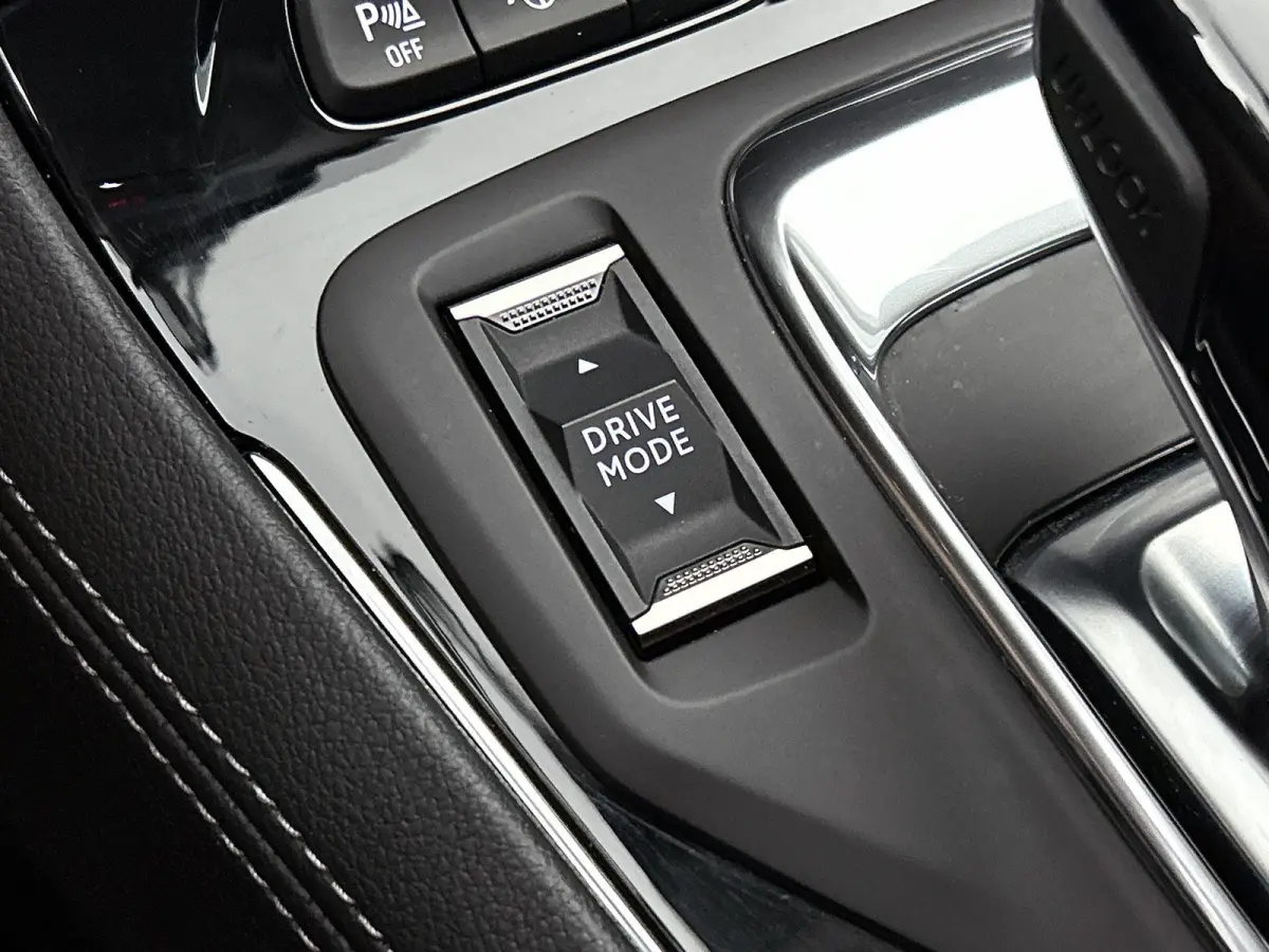 1.6 Turbo Plug-In Hybrid Ultimate 225pk Automaat | Trekhaak | Leder | Keyless | Camera | Cruise Control Adaptief | Apple Carplay/Android Auto | Dodehoek Detectie | Stoelverwarming en -verkoe