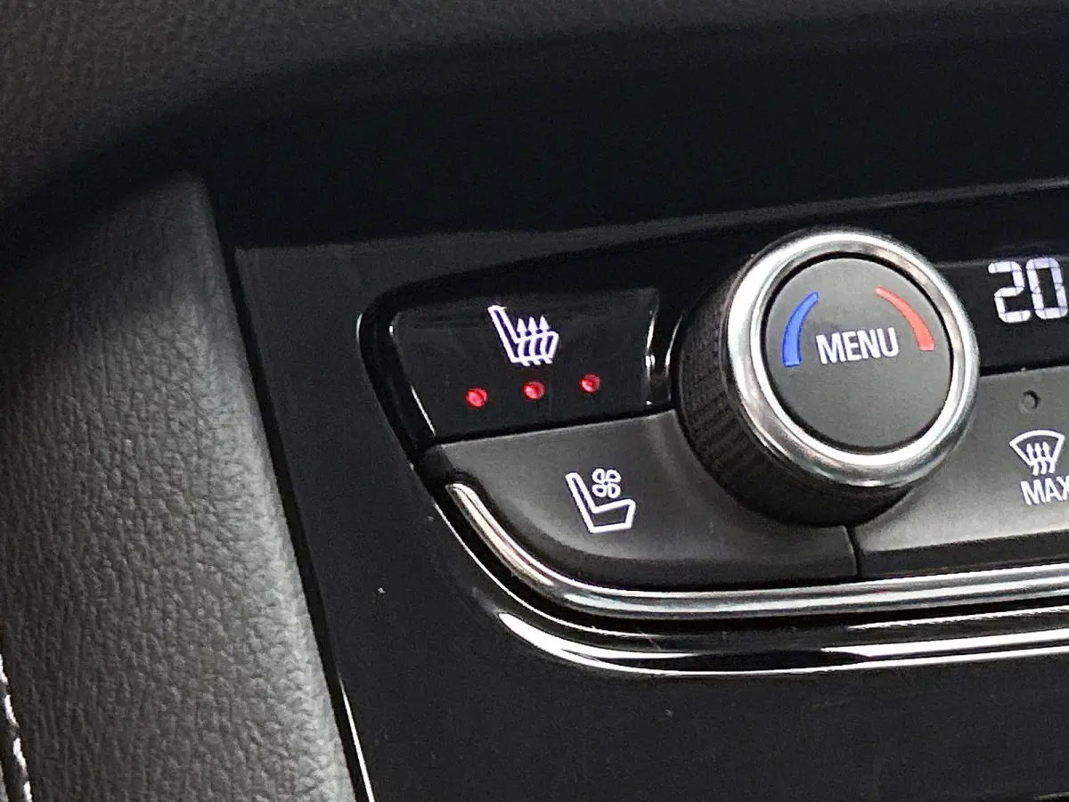 1.6 Turbo Plug-In Hybrid Ultimate 225pk Automaat | Trekhaak | Leder | Keyless | Camera | Cruise Control Adaptief | Apple Carplay/Android Auto | Dodehoek Detectie | Stoelverwarming en -verkoe