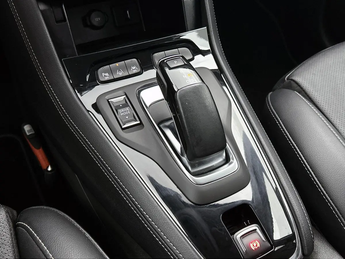 1.6 Turbo Plug-In Hybrid Ultimate 225pk Automaat | Trekhaak | Leder | Keyless | Camera | Cruise Control Adaptief | Apple Carplay/Android Auto | Dodehoek Detectie | Stoelverwarming en -verkoe
