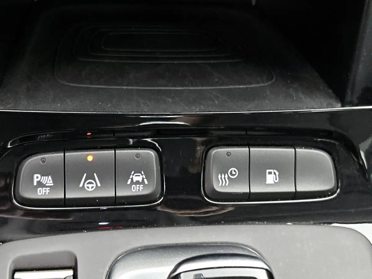 1.6 Turbo Plug-In Hybrid Ultimate 225pk Automaat | Trekhaak | Leder | Keyless | Camera | Cruise Control Adaptief | Apple Carplay/Android Auto | Dodehoek Detectie | Stoelverwarming en -verkoe