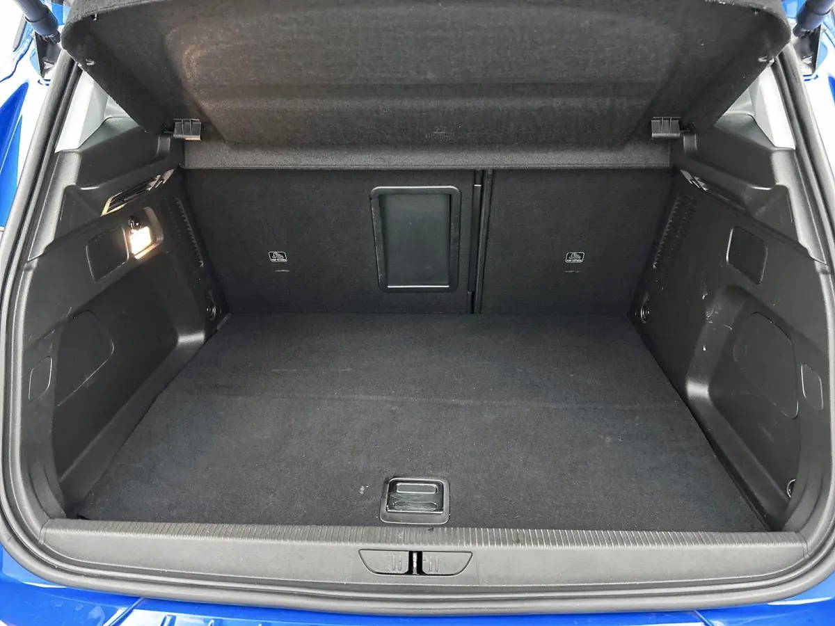 1.6 Turbo Plug-In Hybrid Ultimate 225pk Automaat | Trekhaak | Leder | Keyless | Camera | Cruise Control Adaptief | Apple Carplay/Android Auto | Dodehoek Detectie | Stoelverwarming en -verkoe