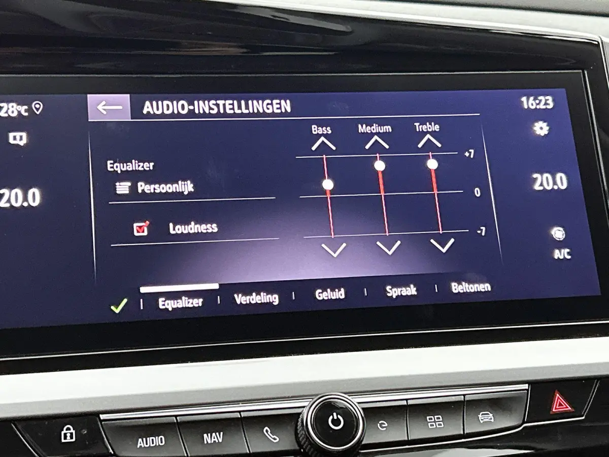1.6 Turbo Plug-In Hybrid Ultimate 225pk Automaat | Trekhaak | Leder | Keyless | Camera | Cruise Control Adaptief | Apple Carplay/Android Auto | Dodehoek Detectie | Stoelverwarming en -verkoe
