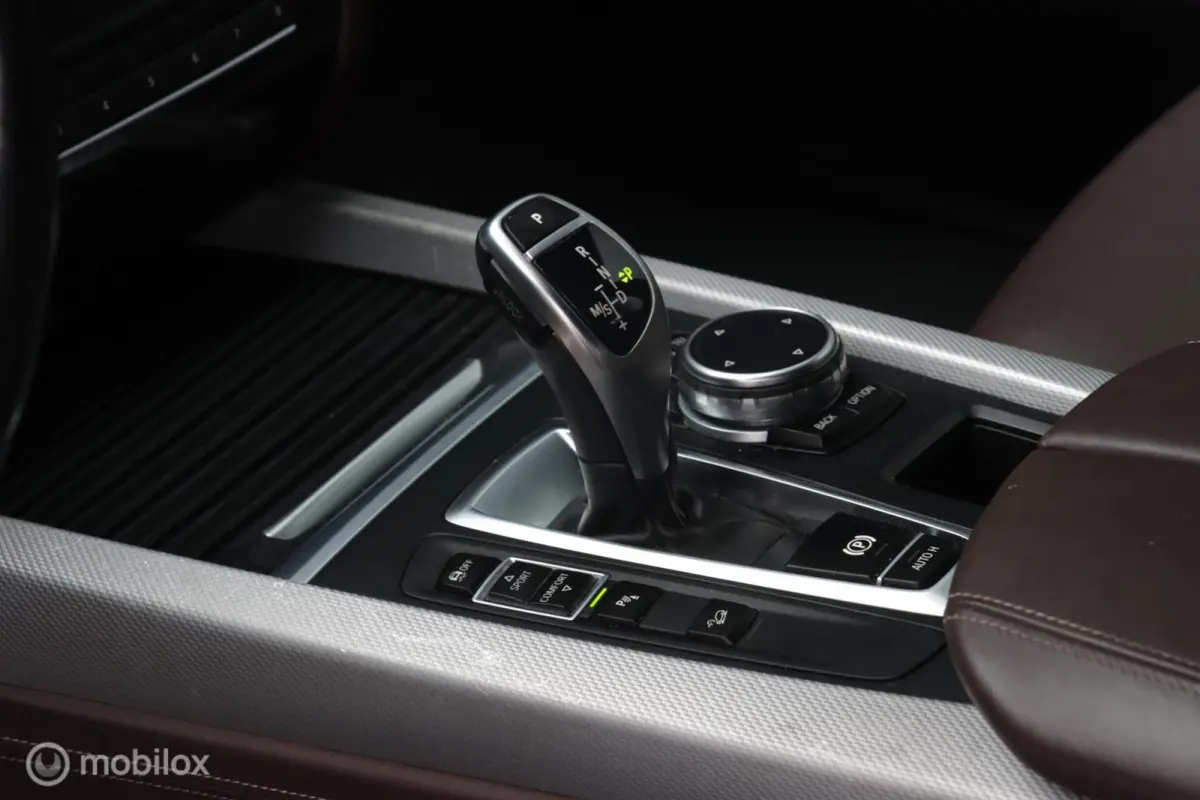 xDrive25d |M-Sport|HUD|Trekhaak|Camera|Comfortstoelen