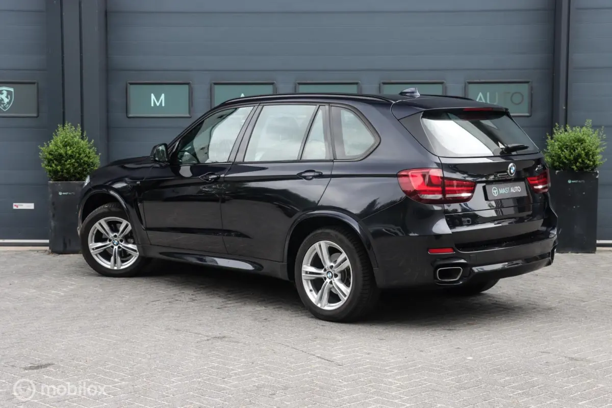 xDrive25d |M-Sport|HUD|Trekhaak|Camera|Comfortstoelen