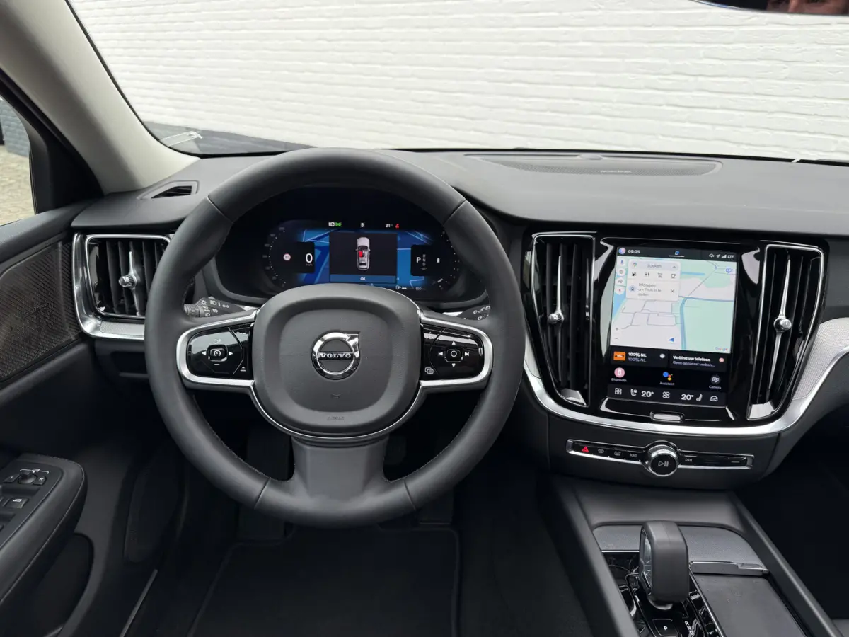 2.0 B4 Plus Dark | CarPlay | ACC | H/K Audio | Memory | 19 inch