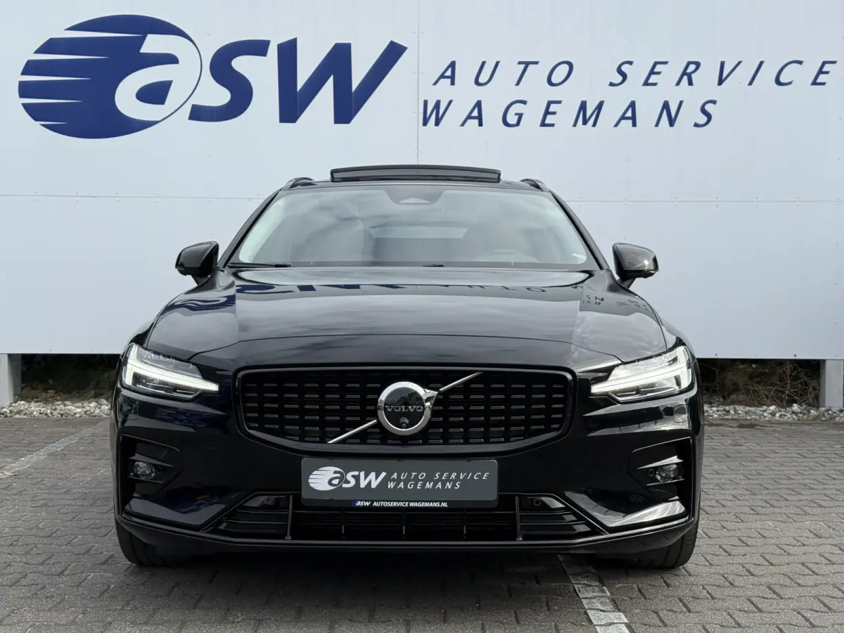 2.0 B4 Plus Dark | CarPlay | ACC | H/K Audio | Memory | 19 inch