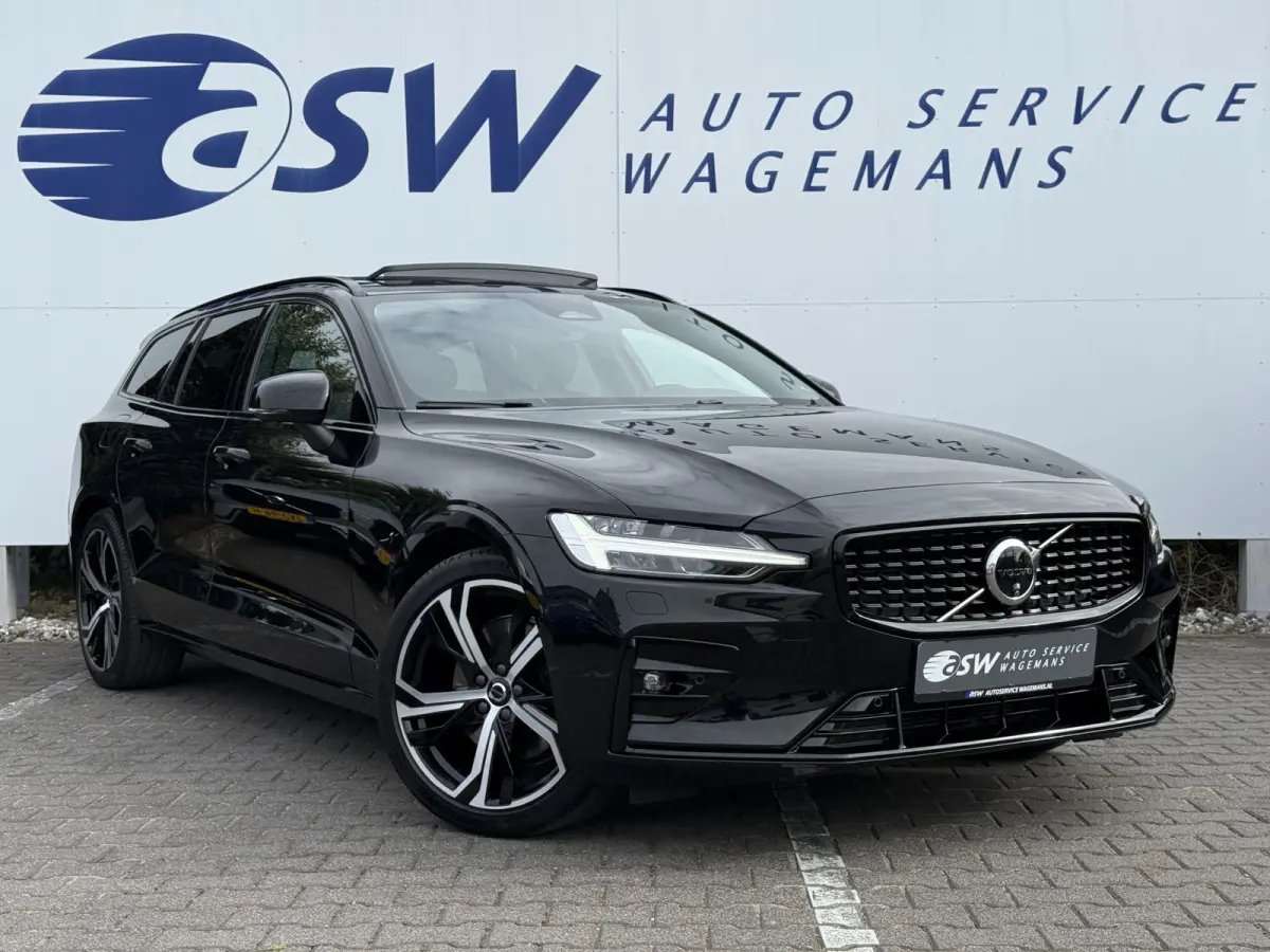 2.0 B4 Plus Dark | CarPlay | ACC | H/K Audio | Memory | 19 inch