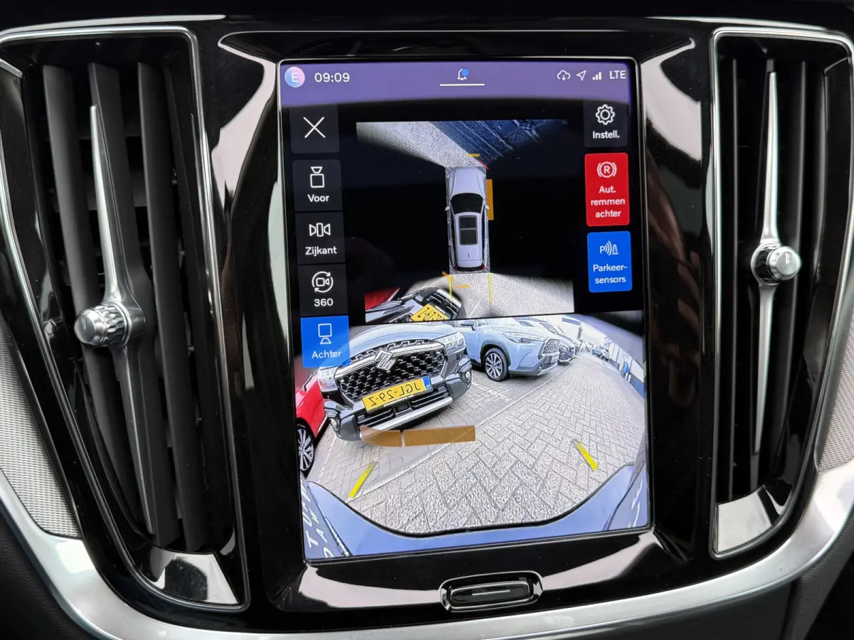 2.0 B4 Plus Dark | CarPlay | ACC | H/K Audio | Memory | 19 inch