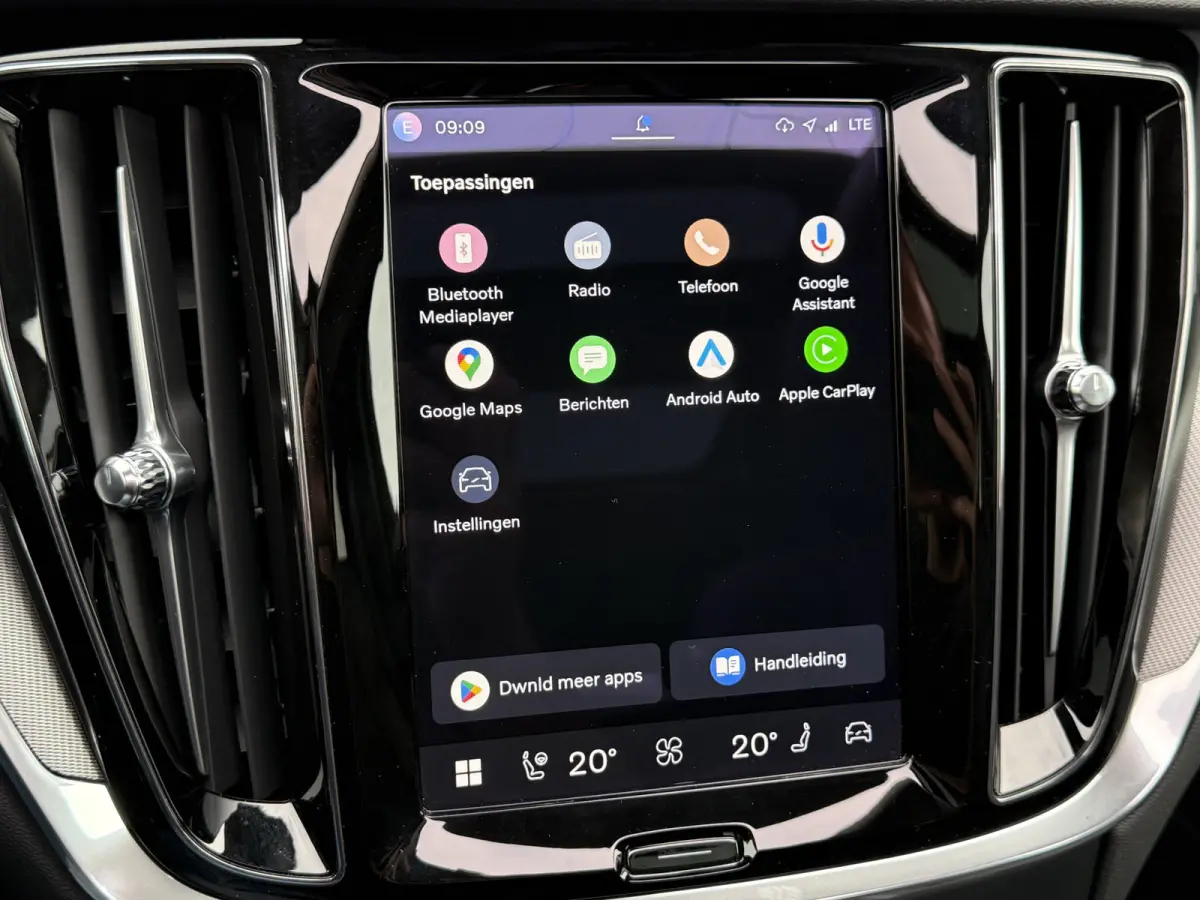 2.0 B4 Plus Dark | CarPlay | ACC | H/K Audio | Memory | 19 inch