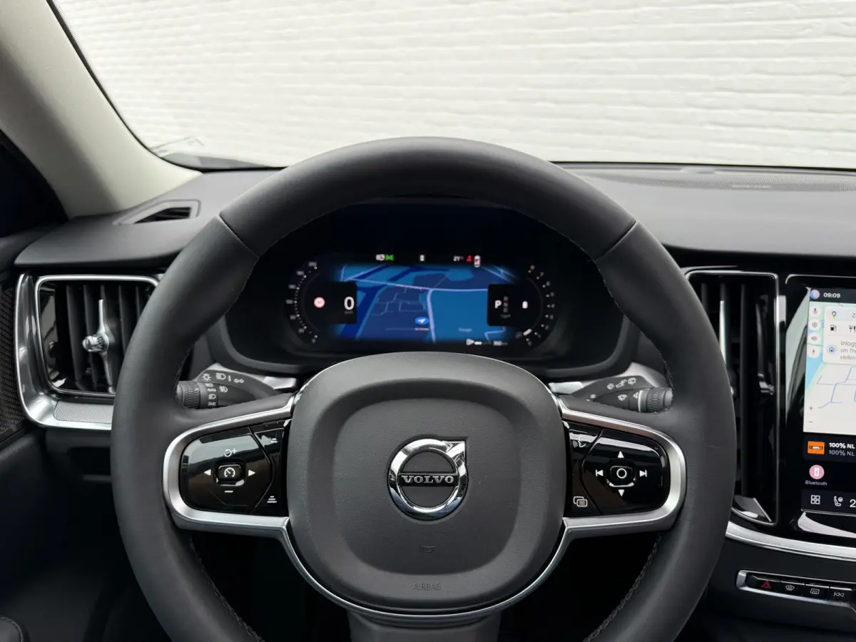 2.0 B4 Plus Dark | CarPlay | ACC | H/K Audio | Memory | 19 inch