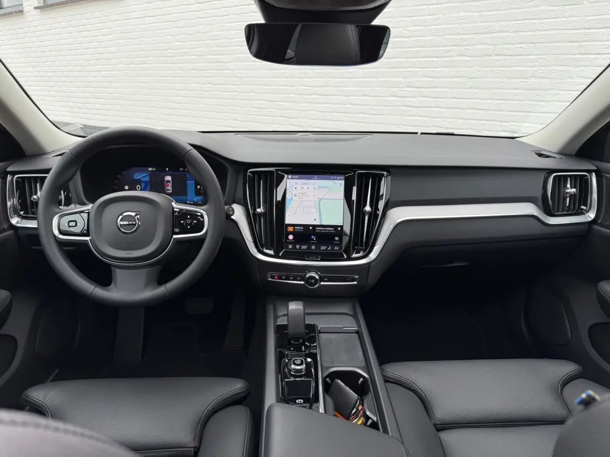 2.0 B4 Plus Dark | CarPlay | ACC | H/K Audio | Memory | 19 inch