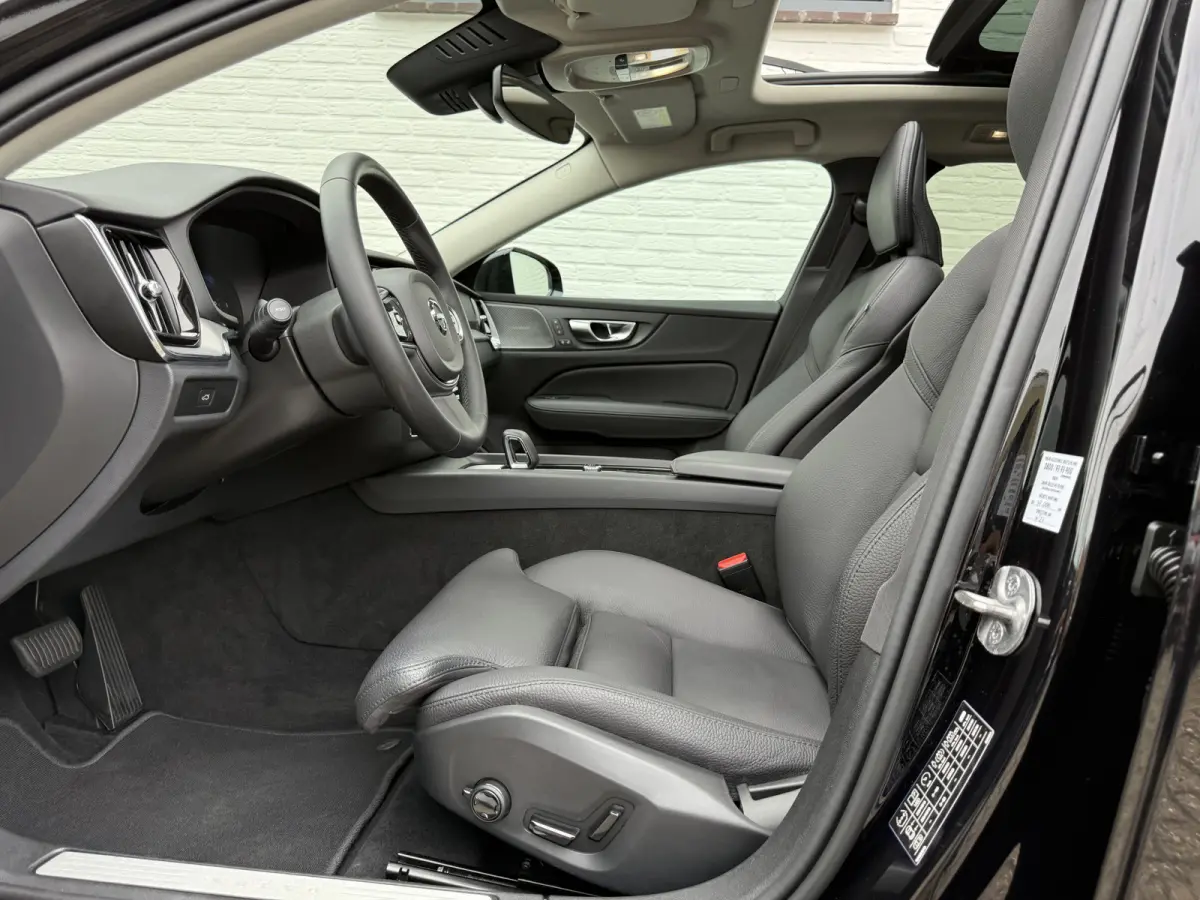2.0 B4 Plus Dark | CarPlay | ACC | H/K Audio | Memory | 19 inch