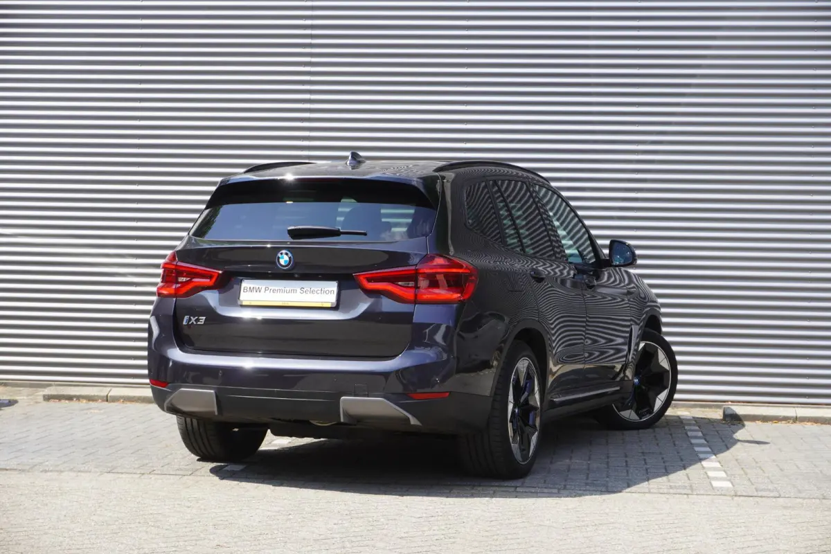 | High Executive | Driving Assistant Professional | Trekhaak met elektrisch wegklapbare kogel | Extra getint glas achter | Harman Kardon Surround Sound Systeem