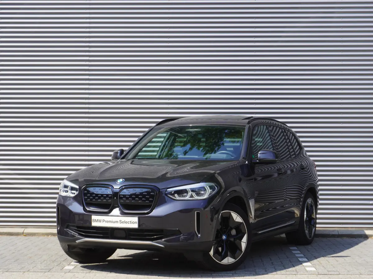| High Executive | Driving Assistant Professional | Trekhaak met elektrisch wegklapbare kogel | Extra getint glas achter | Harman Kardon Surround Sound Systeem