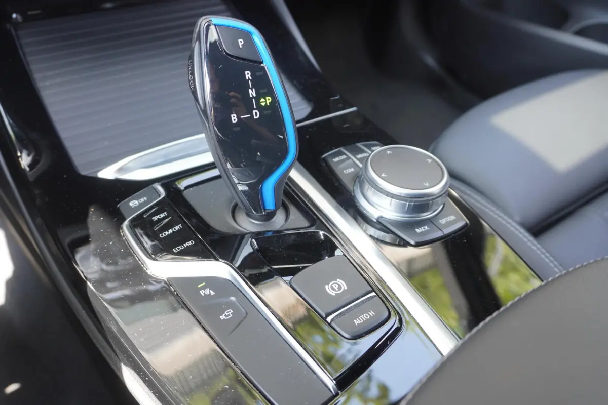 | High Executive | Driving Assistant Professional | Trekhaak met elektrisch wegklapbare kogel | Extra getint glas achter | Harman Kardon Surround Sound Systeem