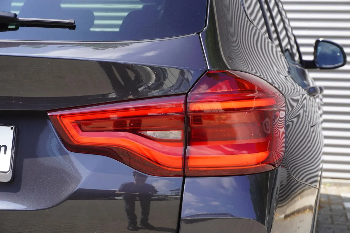 | High Executive | Driving Assistant Professional | Trekhaak met elektrisch wegklapbare kogel | Extra getint glas achter | Harman Kardon Surround Sound Systeem