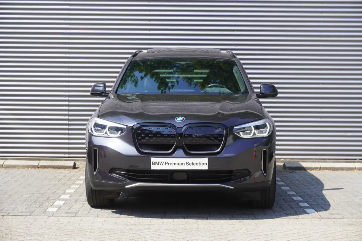 | High Executive | Driving Assistant Professional | Trekhaak met elektrisch wegklapbare kogel | Extra getint glas achter | Harman Kardon Surround Sound Systeem