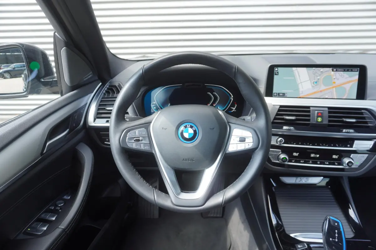 | High Executive | Driving Assistant Professional | Trekhaak met elektrisch wegklapbare kogel | Extra getint glas achter | Harman Kardon Surround Sound Systeem