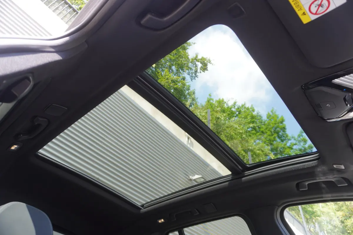 | High Executive | Driving Assistant Professional | Trekhaak met elektrisch wegklapbare kogel | Extra getint glas achter | Harman Kardon Surround Sound Systeem