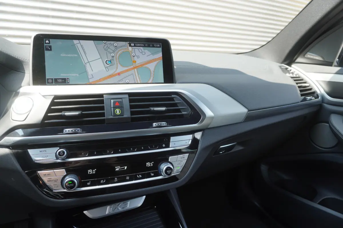 | High Executive | Driving Assistant Professional | Trekhaak met elektrisch wegklapbare kogel | Extra getint glas achter | Harman Kardon Surround Sound Systeem