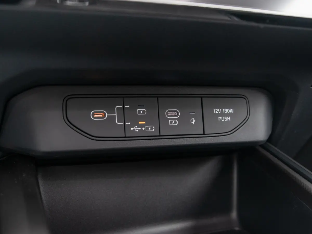 1.6 GDi Hybrid DynamicPlusLine | Snel leverbaar | Nieuw model | Navi. | Clima. | Adapt. Crusie. | Dodehoekassistentie | Panodak | Stoel&Stuur Verwarming | Parkeersensoren