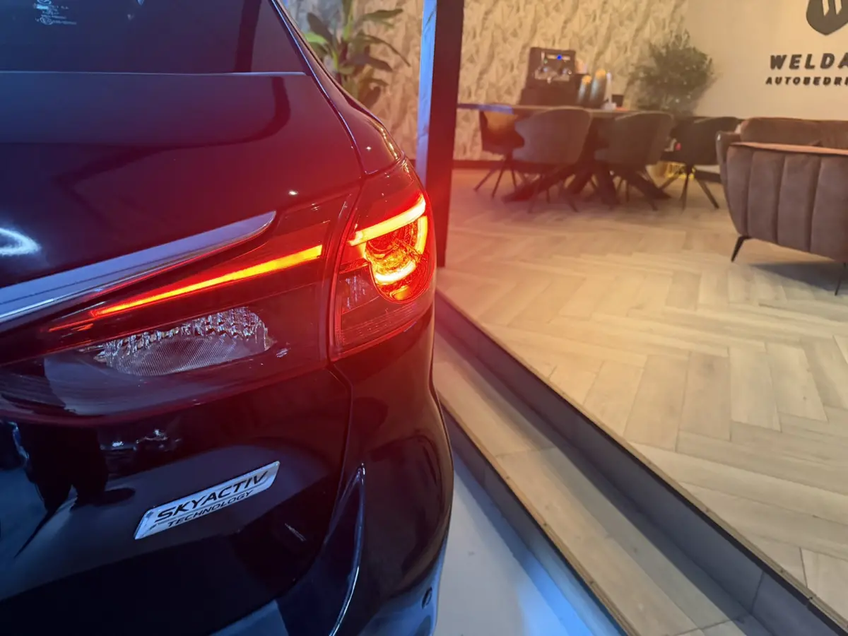 2.0 SkyActiv-G 165 Skylease+|Keyless|StoelVW|Navi|Cruise|PDC|LED|17" Velgen|Rijklaar