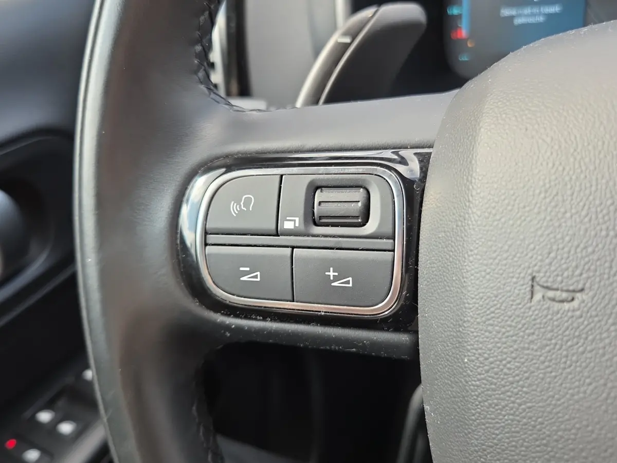 1.6 Plug-in Hybrid 225 Business Plus Panoramadak | Trekhaak | Elektrische stoelverstelling + memory | Voor en achter camera | Voorstoelen verwarmd
