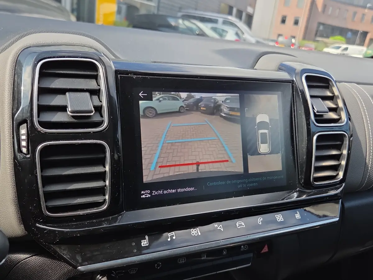 1.6 Plug-in Hybrid 225 Business Plus Panoramadak | Trekhaak | Elektrische stoelverstelling + memory | Voor en achter camera | Voorstoelen verwarmd