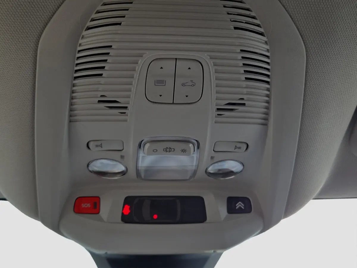 1.6 Plug-in Hybrid 225 Business Plus Panoramadak | Trekhaak | Elektrische stoelverstelling + memory | Voor en achter camera | Voorstoelen verwarmd