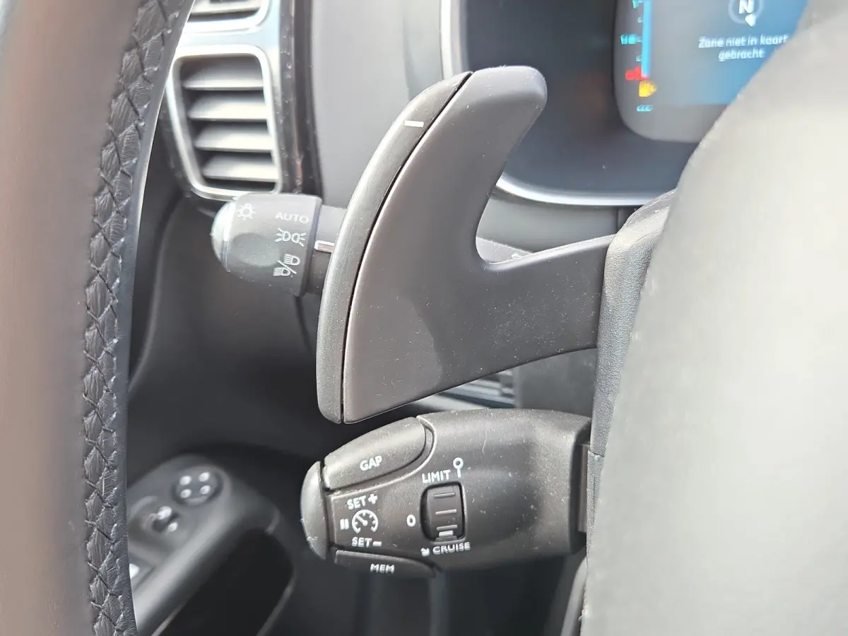 1.6 Plug-in Hybrid 225 Business Plus Panoramadak | Trekhaak | Elektrische stoelverstelling + memory | Voor en achter camera | Voorstoelen verwarmd
