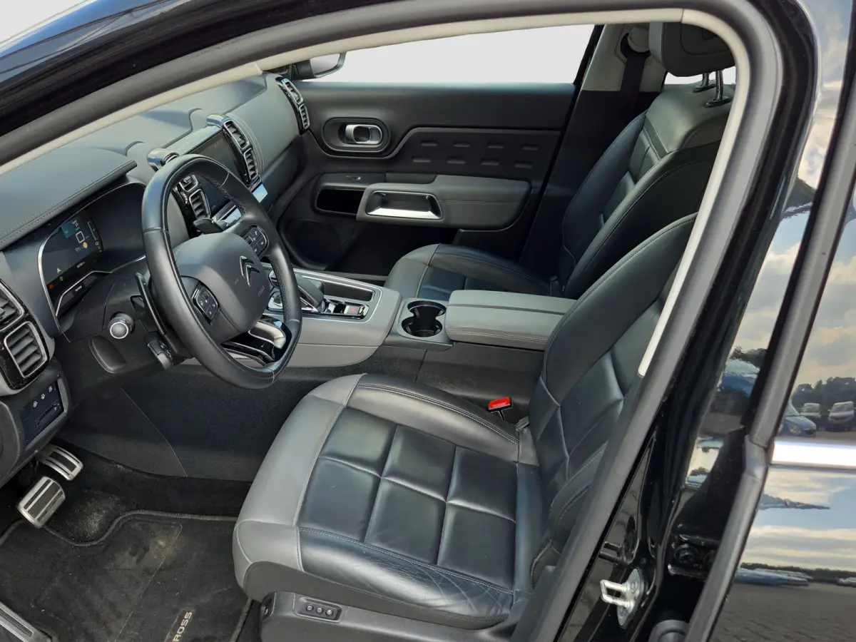 1.6 Plug-in Hybrid 225 Business Plus Panoramadak | Trekhaak | Elektrische stoelverstelling + memory | Voor en achter camera | Voorstoelen verwarmd