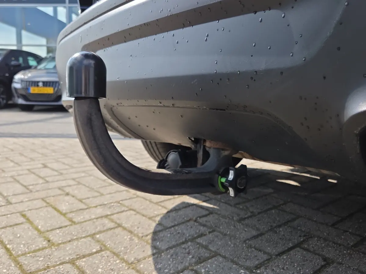 1.6 Plug-in Hybrid 225 Business Plus Panoramadak | Trekhaak | Elektrische stoelverstelling + memory | Voor en achter camera | Voorstoelen verwarmd