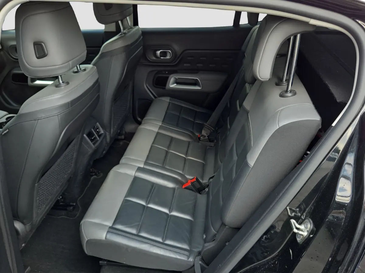 1.6 Plug-in Hybrid 225 Business Plus Panoramadak | Trekhaak | Elektrische stoelverstelling + memory | Voor en achter camera | Voorstoelen verwarmd