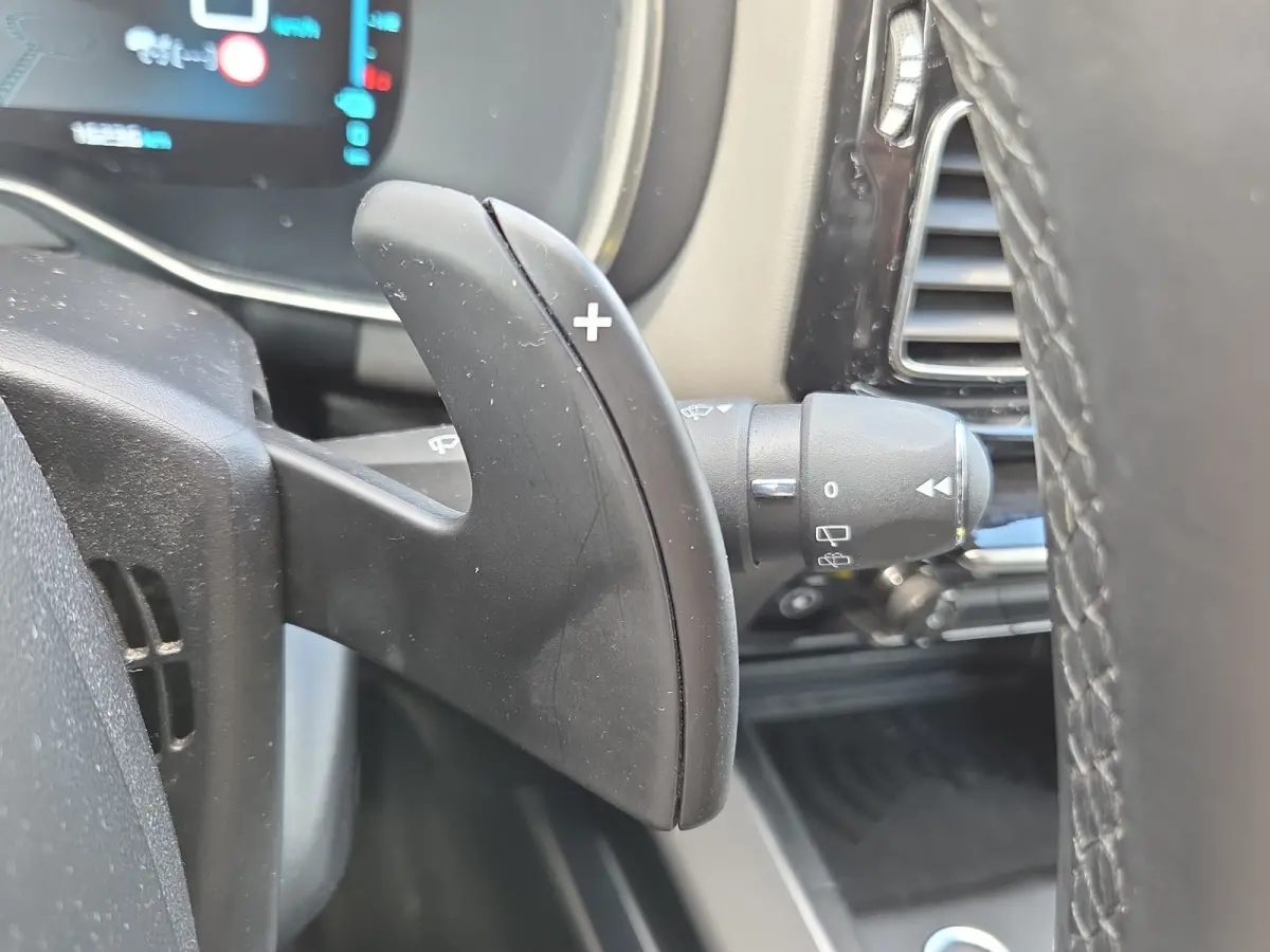 1.6 Plug-in Hybrid 225 Business Plus Panoramadak | Trekhaak | Elektrische stoelverstelling + memory | Voor en achter camera | Voorstoelen verwarmd