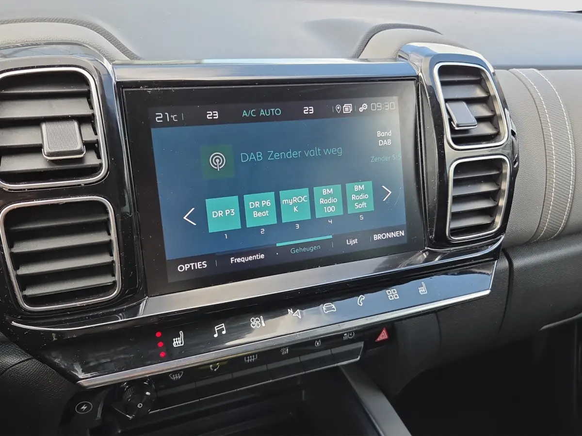 1.6 Plug-in Hybrid 225 Business Plus Panoramadak | Trekhaak | Elektrische stoelverstelling + memory | Voor en achter camera | Voorstoelen verwarmd