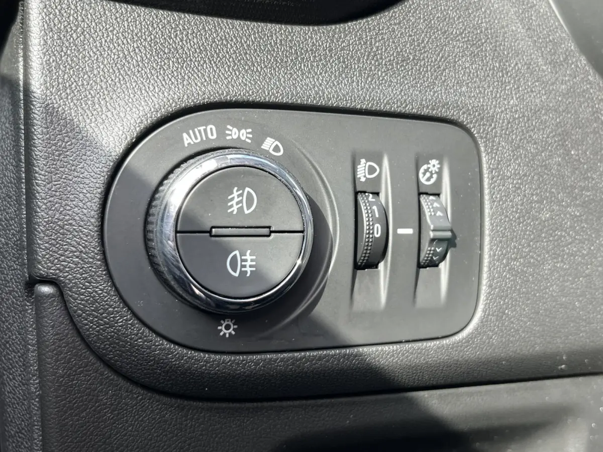 1.2 Turbo Innovation | Automaat | Climate Control | Cruise Control | Trekhaak | Parkeersensoren Achter | Navigatie | Apple Carplay/ Android Auto |