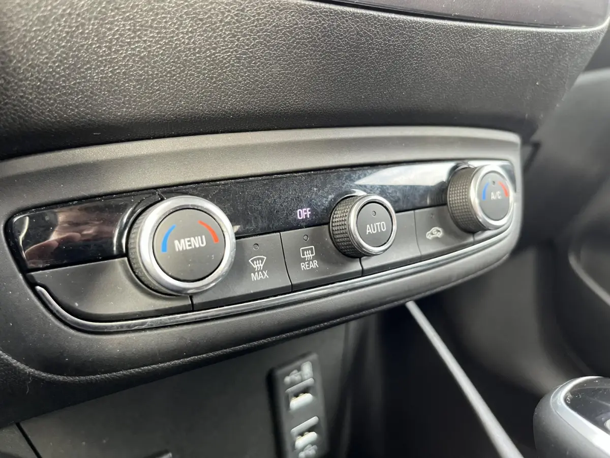 1.2 Turbo Innovation | Automaat | Climate Control | Cruise Control | Trekhaak | Parkeersensoren Achter | Navigatie | Apple Carplay/ Android Auto |