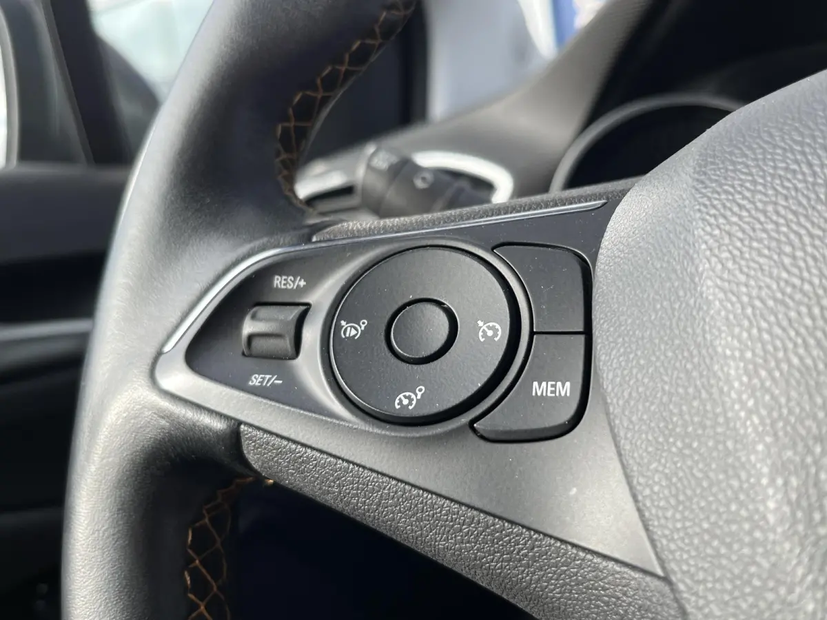 1.2 Turbo Innovation | Automaat | Climate Control | Cruise Control | Trekhaak | Parkeersensoren Achter | Navigatie | Apple Carplay/ Android Auto |