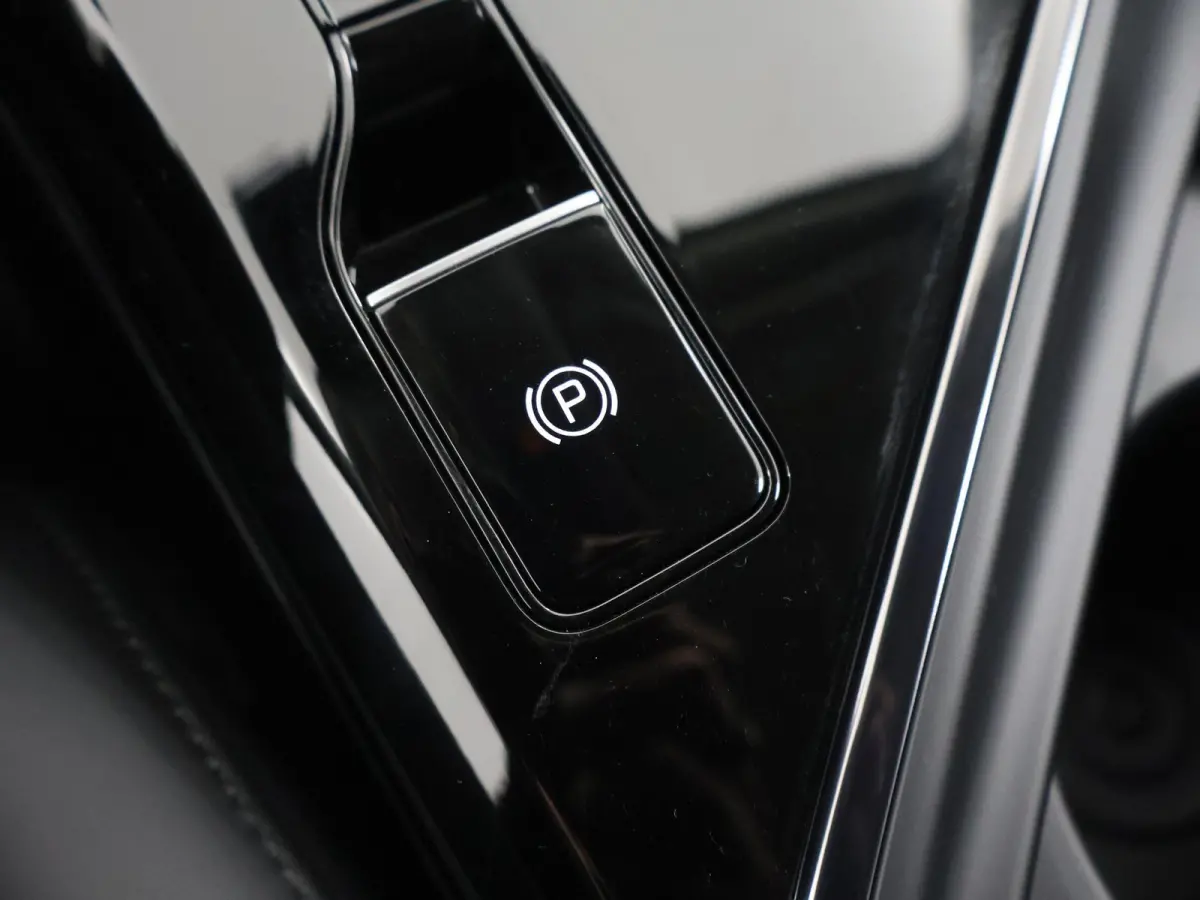 1.6 GDi PHEV DynamicPlusLine Edition | 18” lichtmetalen velgen | Elektrisch verstelbare bestuurdersstoel | Stoel/Stuurwielverwarming | LED Koplampen | Elektrisch bedienbare achterklep |