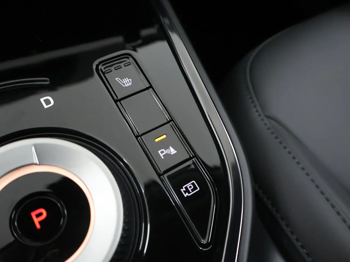 1.6 GDi PHEV DynamicPlusLine Edition | 18” lichtmetalen velgen | Elektrisch verstelbare bestuurdersstoel | Stoel/Stuurwielverwarming | LED Koplampen | Elektrisch bedienbare achterklep |