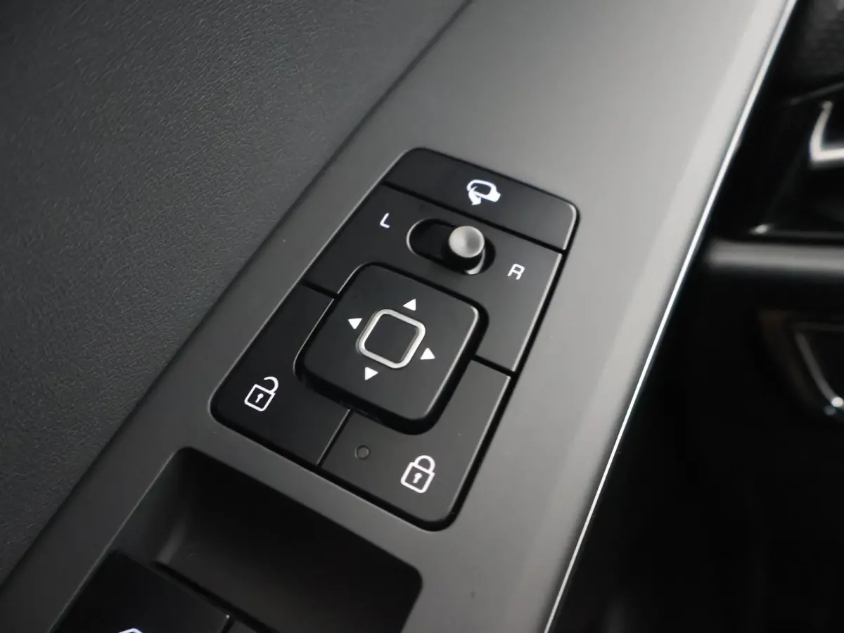 1.6 GDi PHEV DynamicPlusLine Edition | 18” lichtmetalen velgen | Elektrisch verstelbare bestuurdersstoel | Stoel/Stuurwielverwarming | LED Koplampen | Elektrisch bedienbare achterklep |