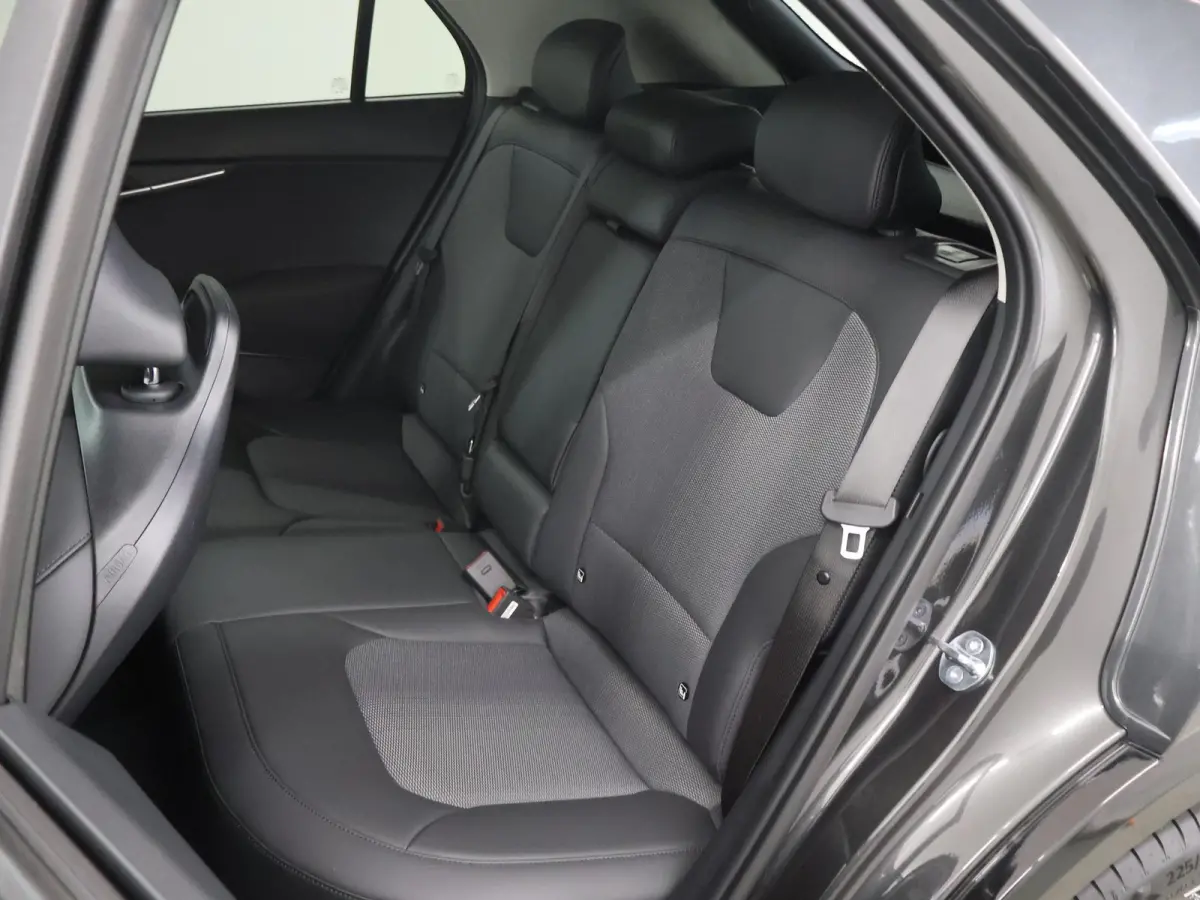 1.6 GDi PHEV DynamicPlusLine Edition | 18” lichtmetalen velgen | Elektrisch verstelbare bestuurdersstoel | Stoel/Stuurwielverwarming | LED Koplampen | Elektrisch bedienbare achterklep |