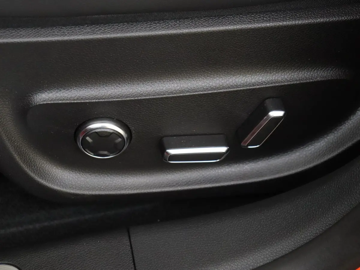 BRABUS / Stoelverwarming /  Halo Roof / 360°-camera / Easy entry / Frunk