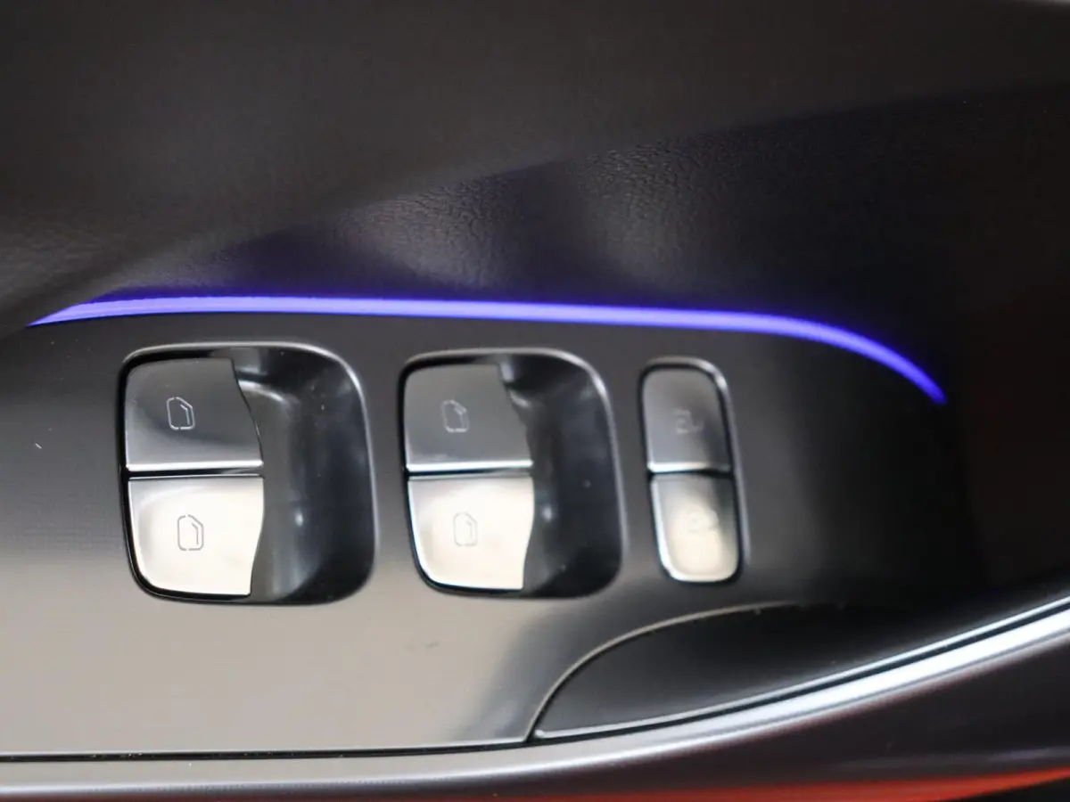 BRABUS / Stoelverwarming /  Halo Roof / 360°-camera / Easy entry / Frunk
